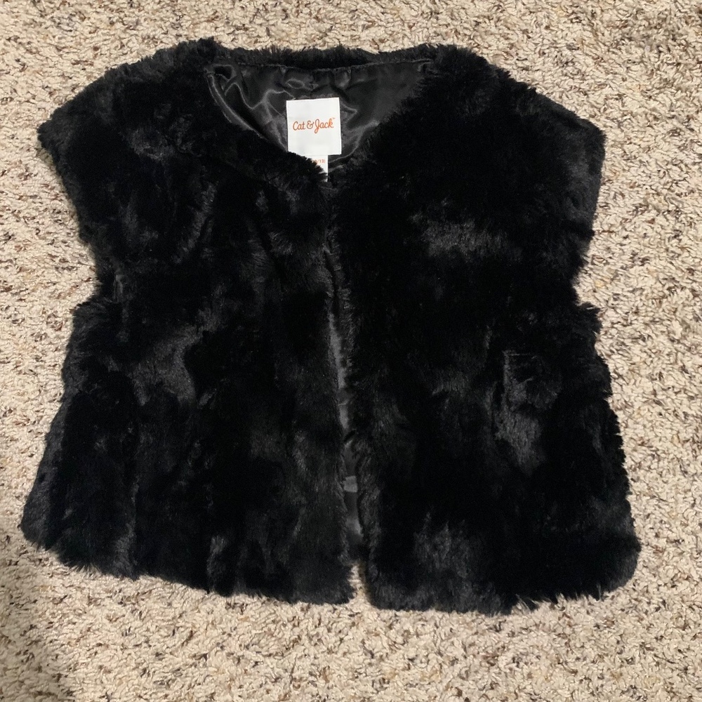Fluffy black vest 10/12 (L)